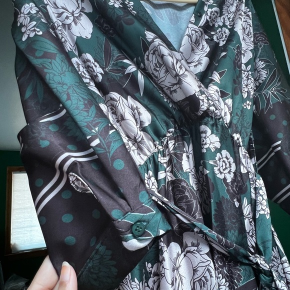 Liquorish brand maxi dress in size Small - Picture 6 of 6